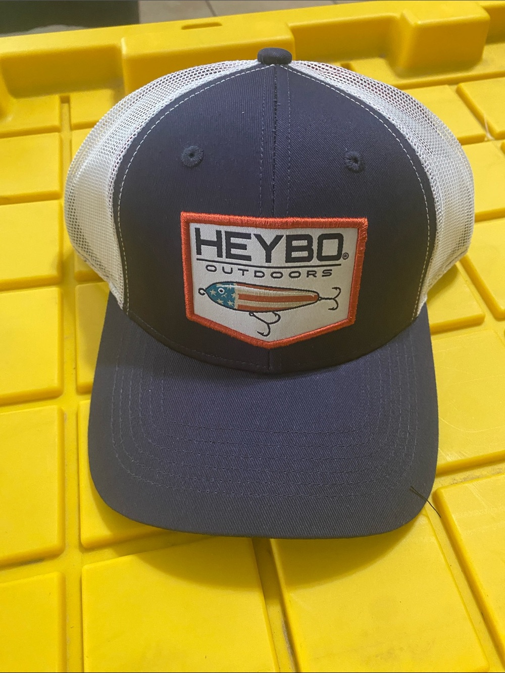 Heybo Outdoors Men's Navy and White Trucker Hat NWOT